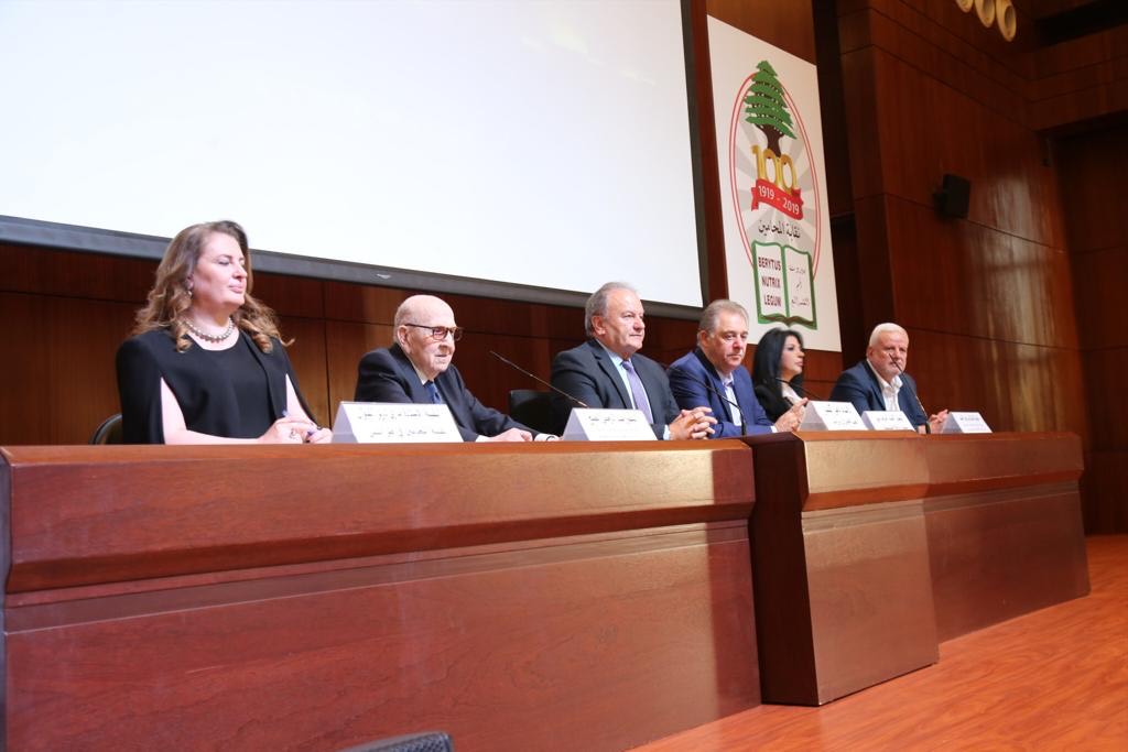 المتحدثون في الندوة