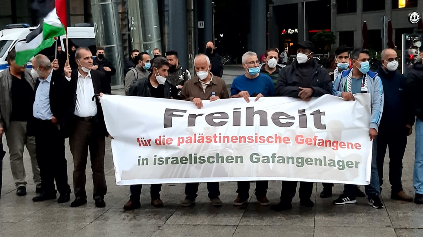 جانب من الوقفة التضامنية مع الأسرى