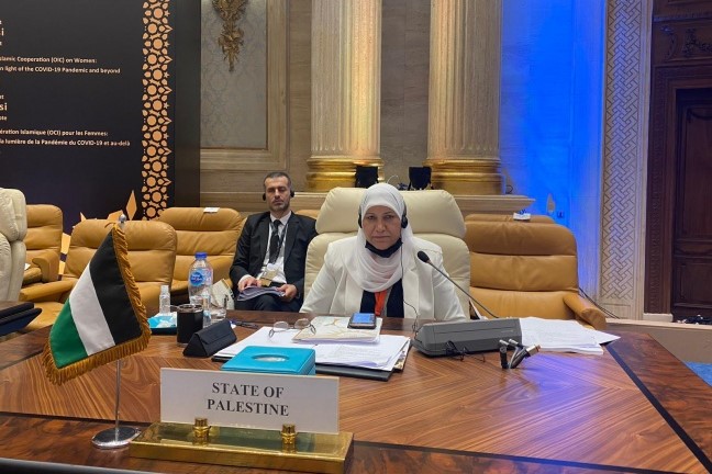 وزيرة شؤون المرأة آمال حمد خلال مشاركتها في المؤتمر