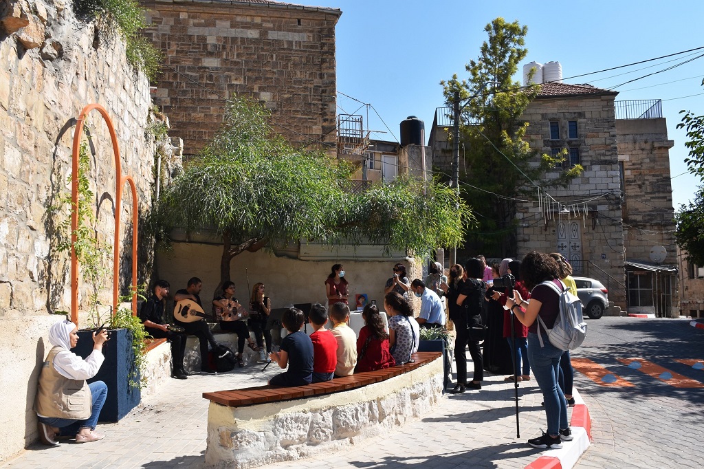 افتتاح زاوية عامة في البلدة القديمة برام الله