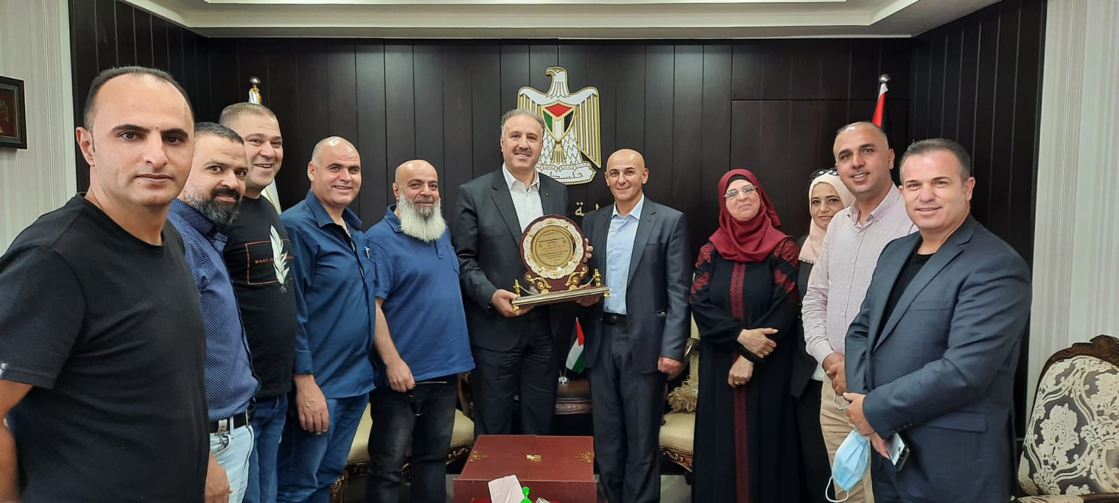 المشرف العام على الإعلام الرسمي الوزير أحمد عساف خلال استقباله وفدا من جمعية بيت المسنين