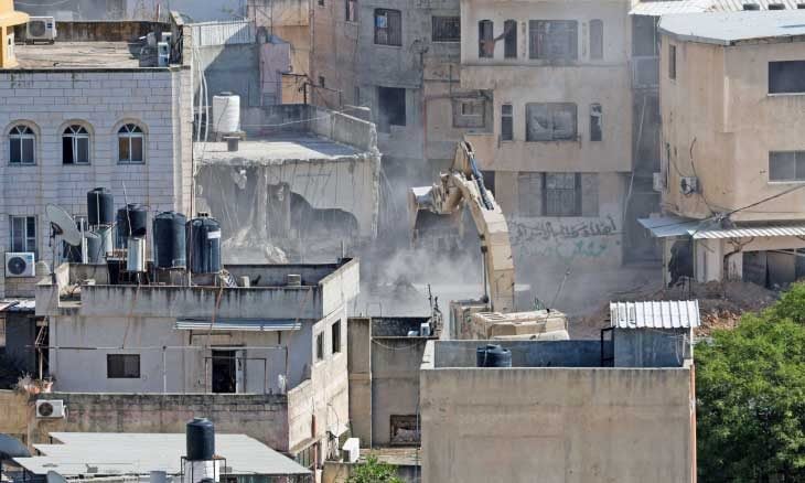 الاحتلال يهدم مباني خلال عدوانه على طولكرم