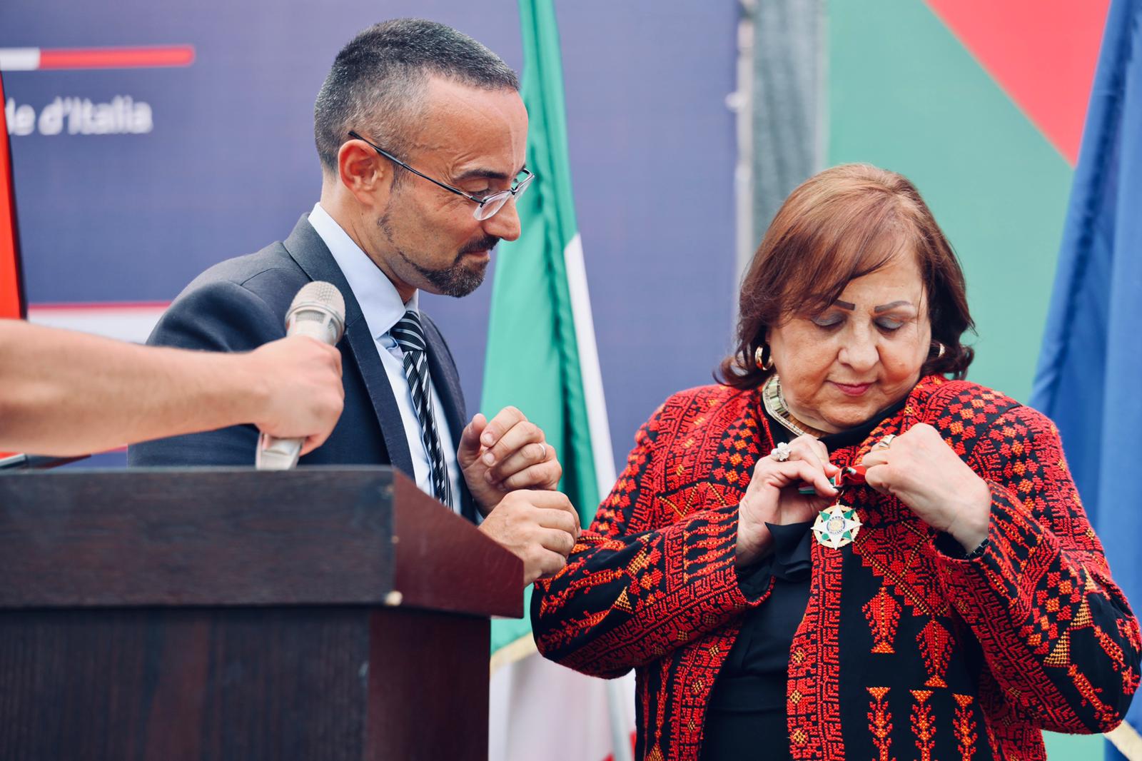 جانب من منح وزيرة الصحة مي الكيلة وسام نجمة إيطاليا الكبرى