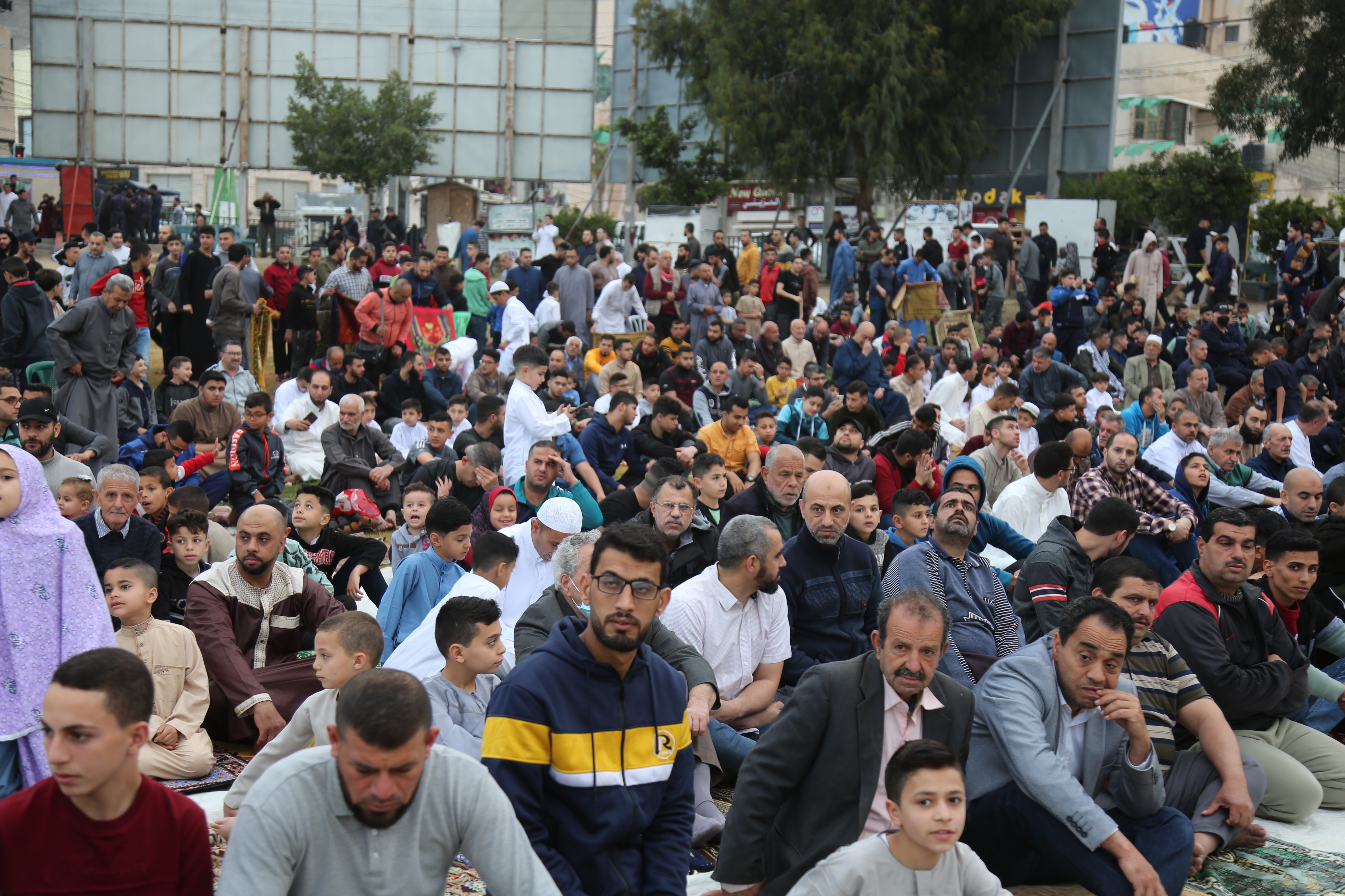 جانب من صلاة العيد في العراء بغزة (تصوير:خضر الزعنون/وفا)