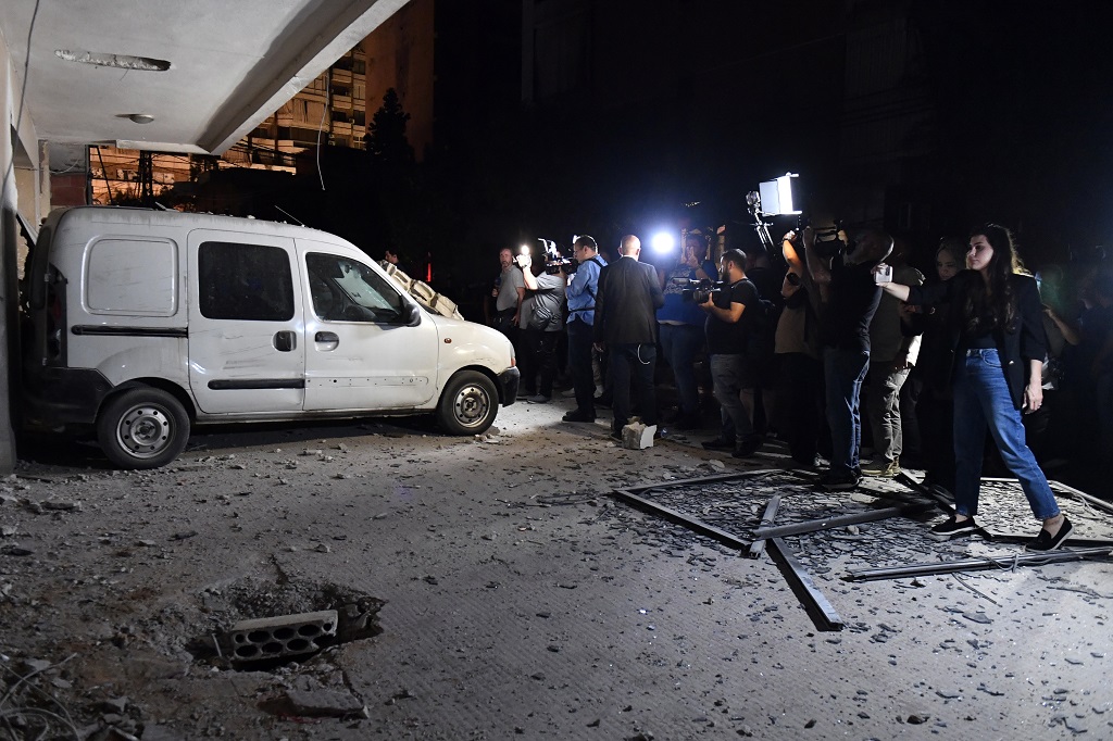 أثار الدمار الذي خلفه القصف الإسرائيلي على الضاحية الجنوبية في العاصمة اللبنانية بيروت (تصوير: الأناضول)