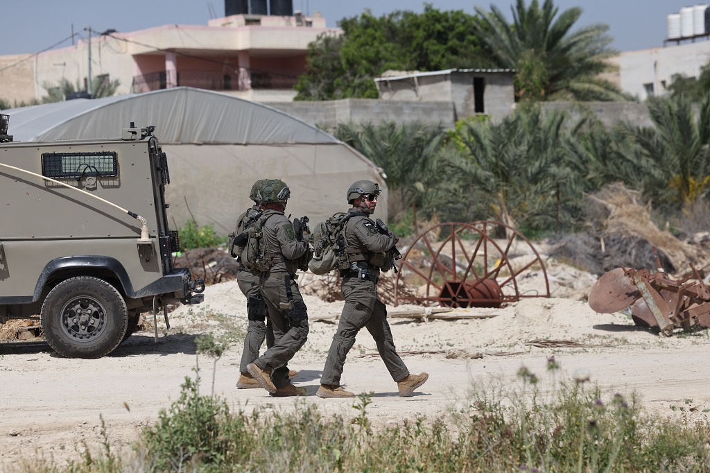 قوات الاحتلال الإسرائيلي تقتحم بلدة العوجا شمال أريحا (تصوير: أ ف ب)