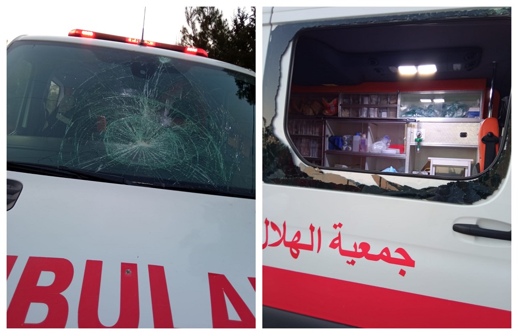 آثار الاعتداء على مركبة إسعاف تابعة لجمعية الهلال الأحمر الفلسطيني في بلدة حوارة جنوب نابلس يوم الاثنين الماضي