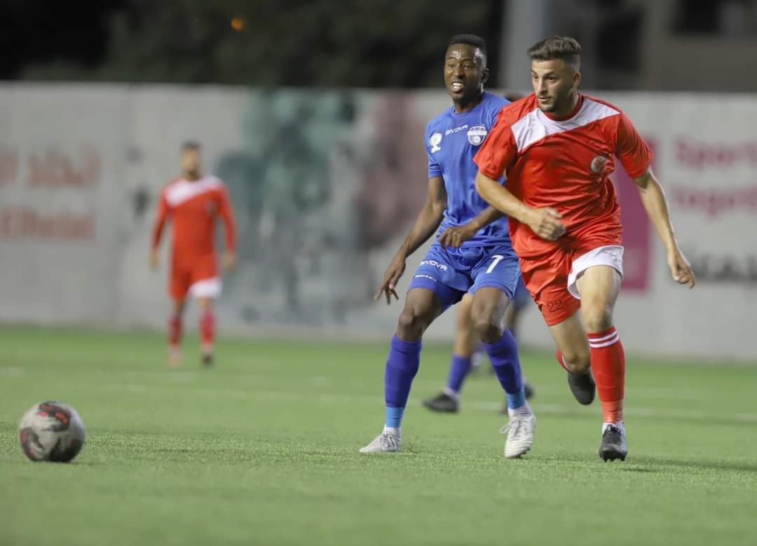 جانب من مباراة هلال القدس وأهلي الخليل على استاد بيليه في بلدة الخضر جنوب بيت لحم