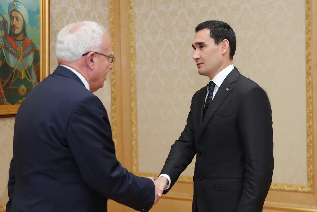 المالكي لدى لقائه الرئيس التركماني سردار بيردي محمدوف 