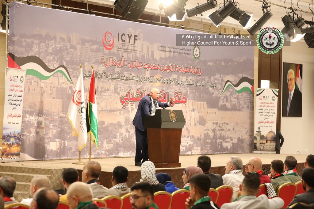  رئيس المجلس الأعلى للشباب والرياضة الفريق جبريل الرجوب يلقي كلمته خلال المؤتمر 