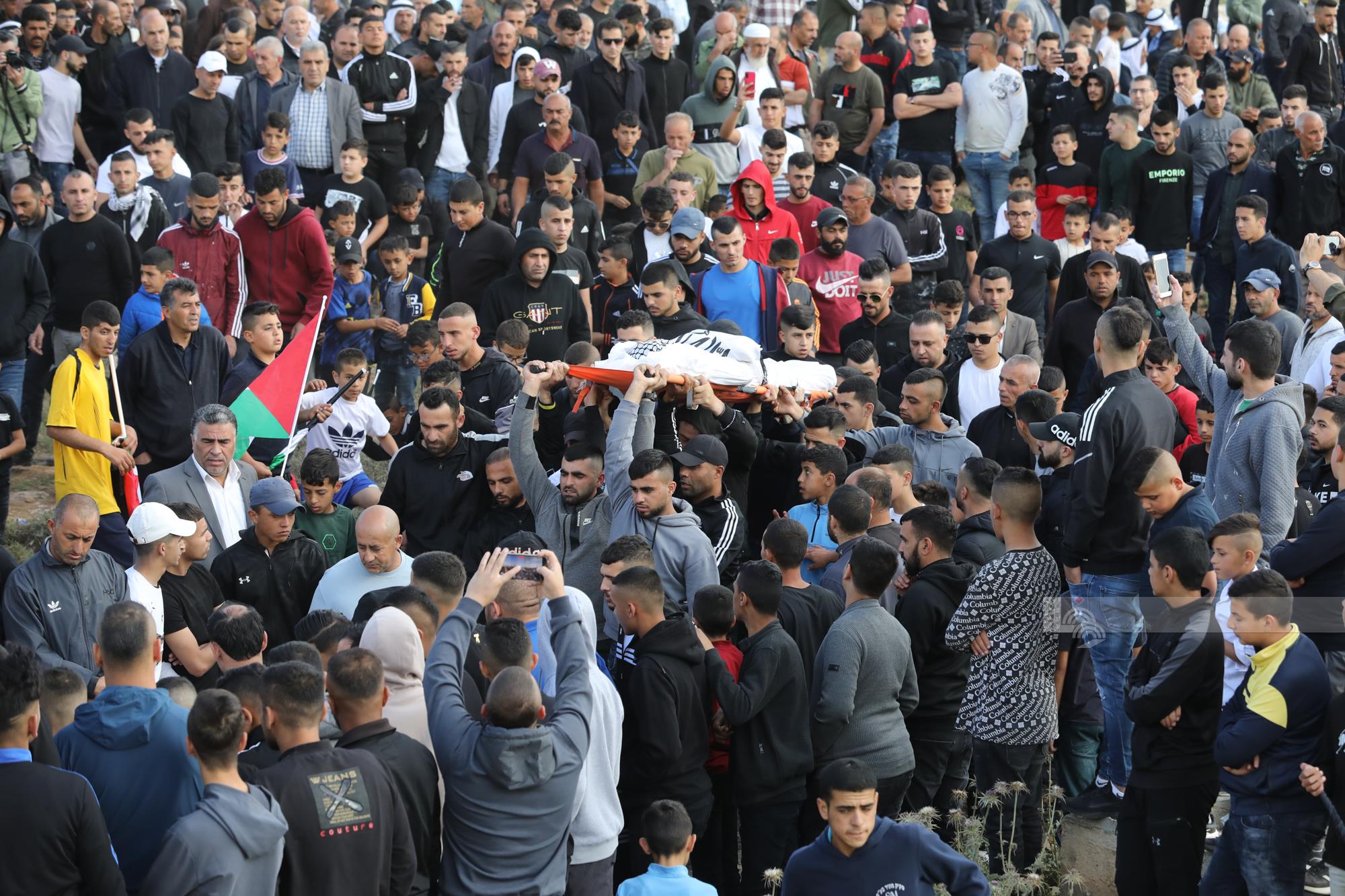 جانب من تشييع جثمان الشهيد شريف وريدات في بلدة الظاهرية جنوب الخليل (عدسة: مشهور وحواح/ وفا)