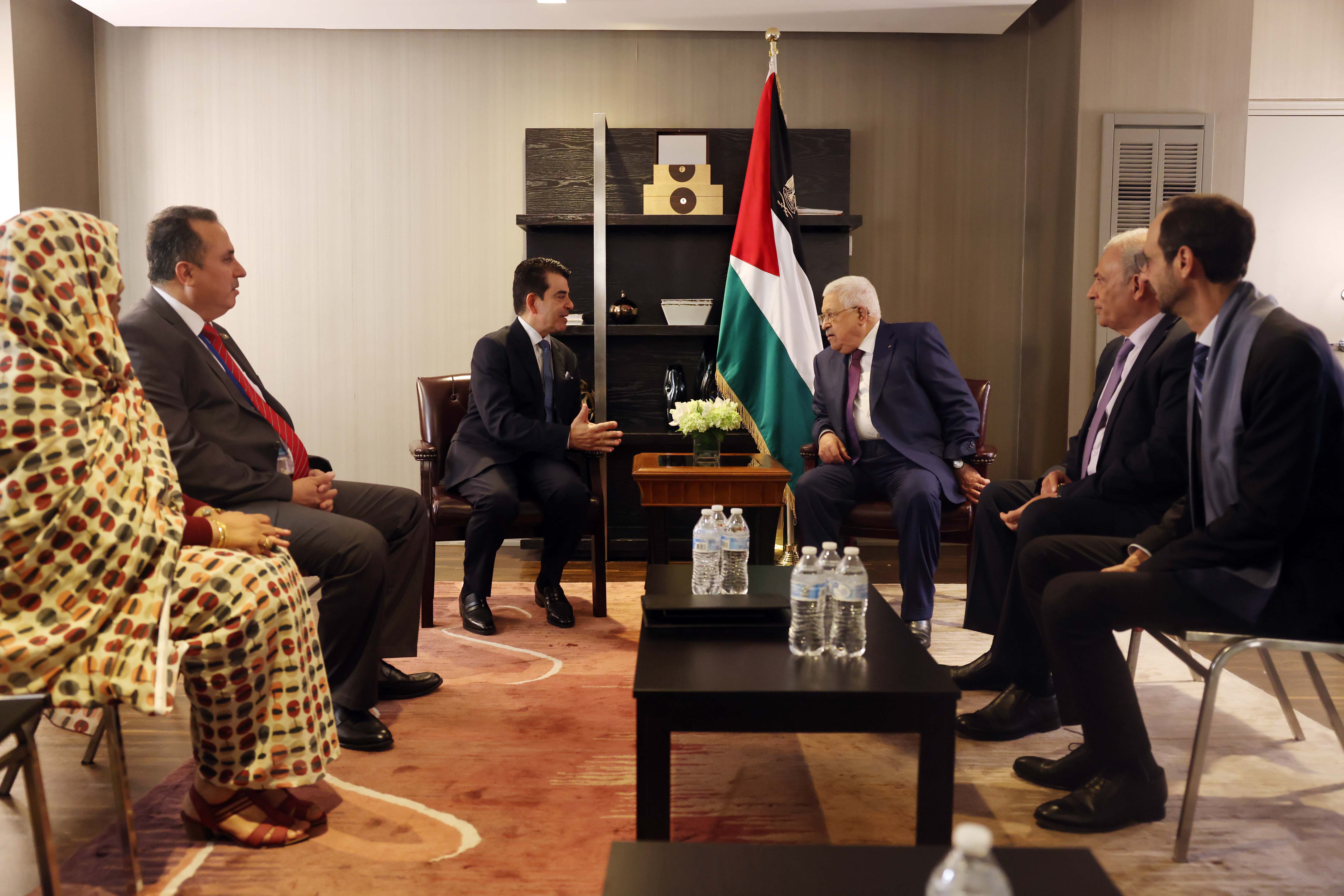 الرئيس خلال لقائه المدير العام لمنظمة العالم الإسلامي للتربية والعلوم والثقافة (إيسيسكو) سالم بن محمد المالك (عدسة: ثائر غنايم)