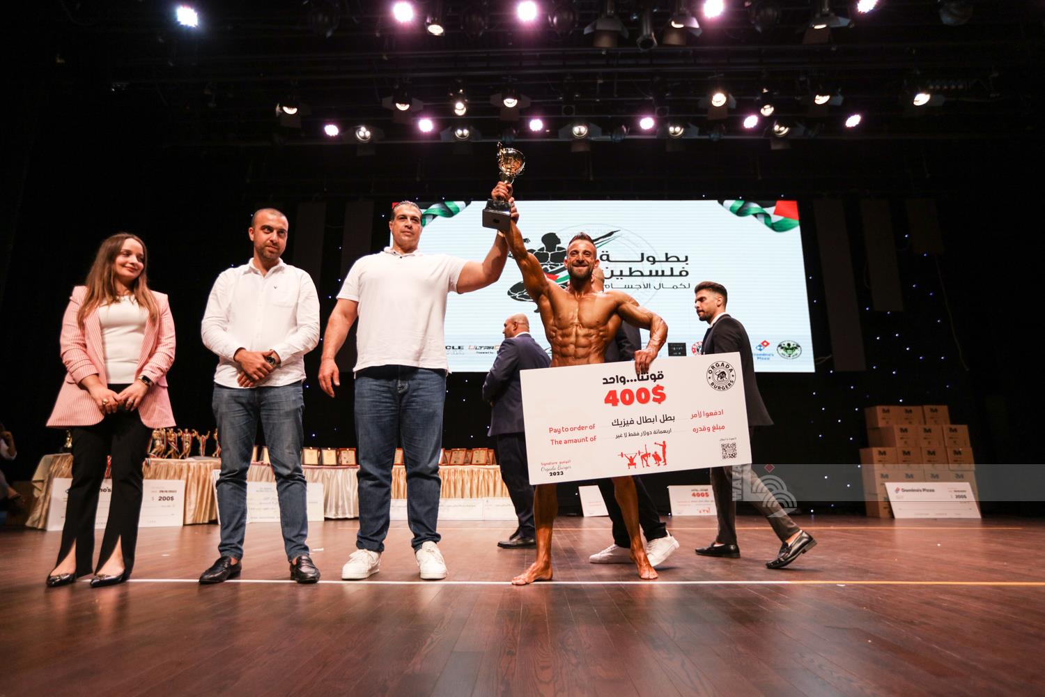 جانب من تتويج الفائزين في البطولة (تصوير: محمد أبو زيد/وفا)