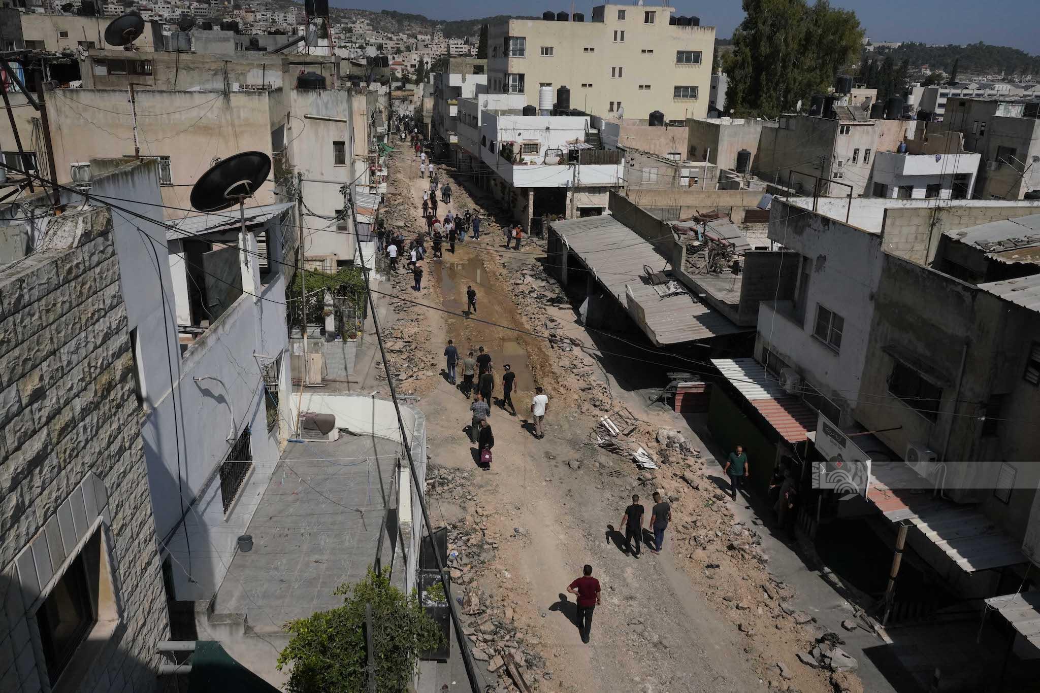 آثار الدمار الذي خلفه العدوان الإسرائيلي على مخيم جنين في شهر تموز الماضي (أرشيف: وفا)