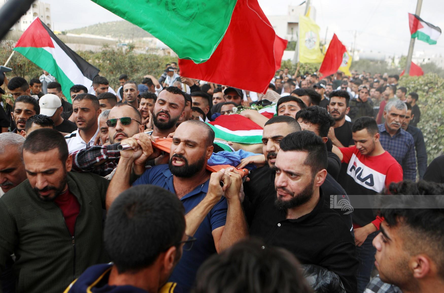 جانب من تشييع جثمان الشهيد أسامة عدوي (تصوير: وفا)