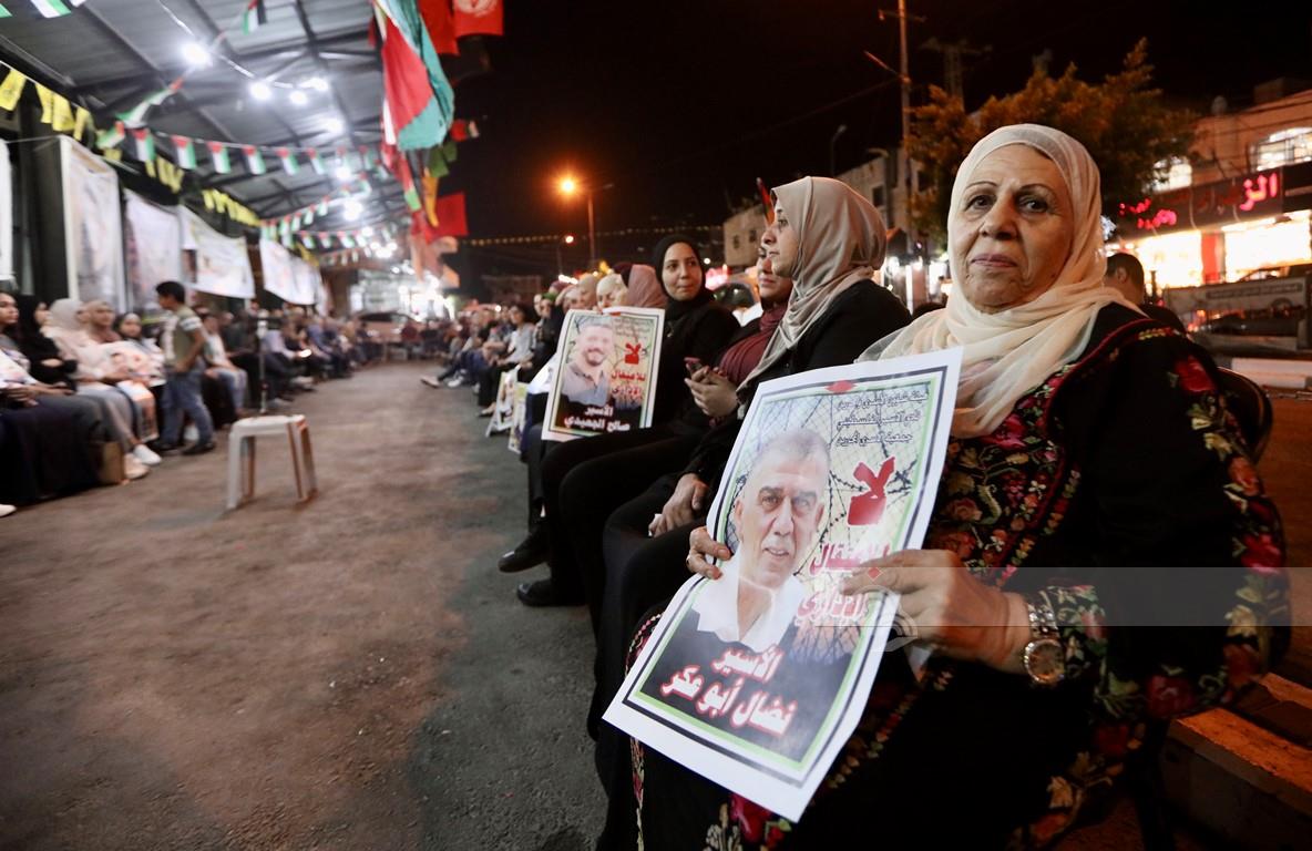 وقفة إسناد للأسرى المضربين عن الطعام والمرضى في مخيم الدهيشة بمحافظة بيت لحم (تصوير: أحمد مزهر/وفا)