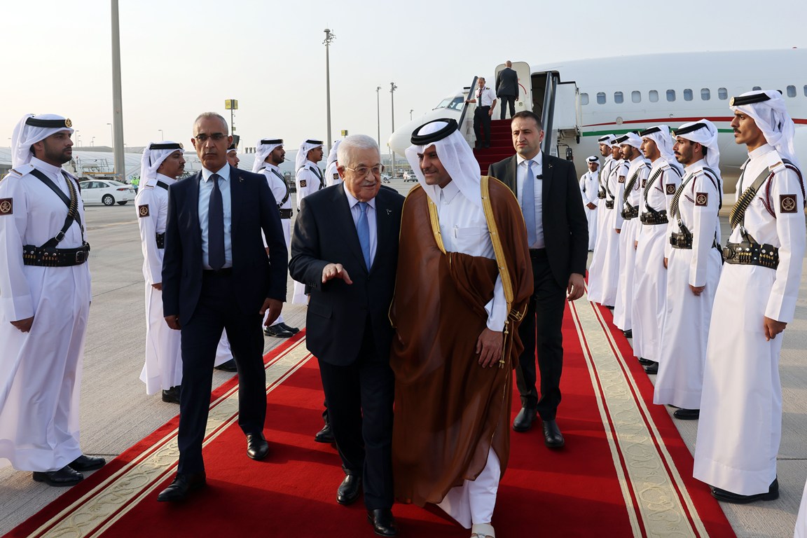  الرئيس محمود عباس لدى وصوله العاصمة القطرية الدوحة (تصوير: ثائر غنايم)