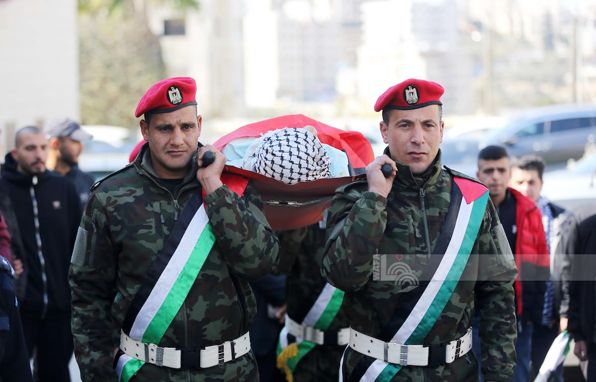 جانب من تشييع جثمان الشهيد الطفل محمود العايدي (عدسة: وفا)