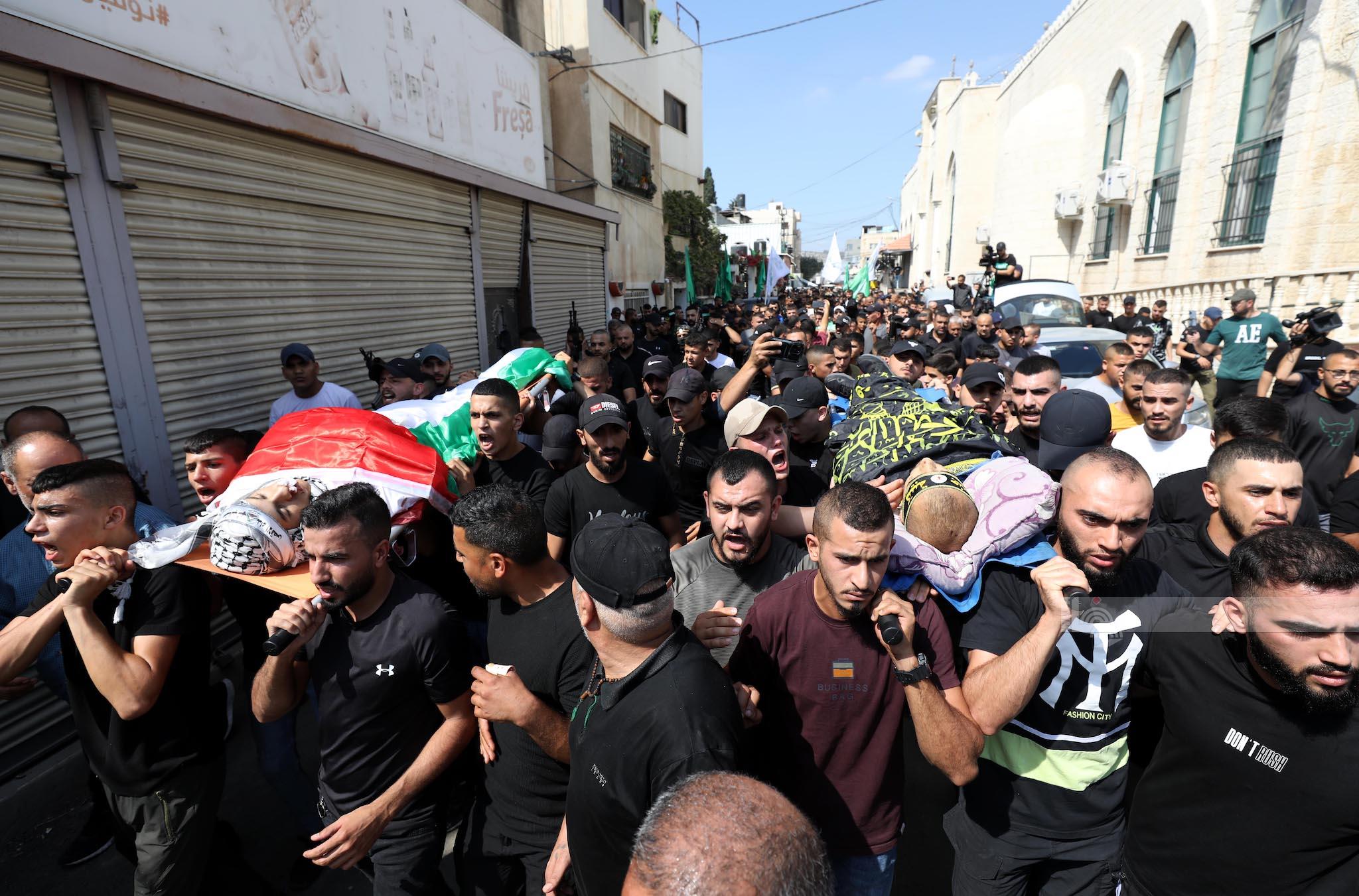 تشييع الشهيدين خمايسة والسعدي (عدسة: أيمن نوباني/وفا)