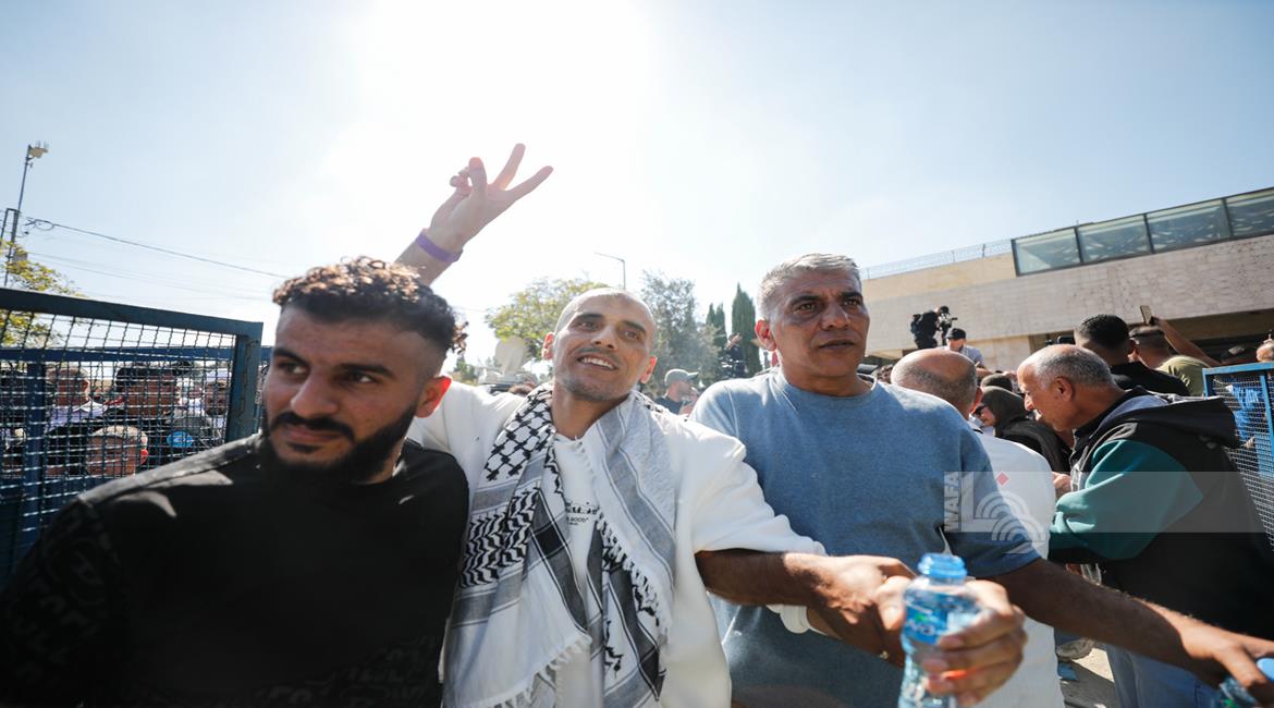 من استقبال الأسرى المحررين في رام الله بعد الإفراج عنهم من سجون الاحتلال