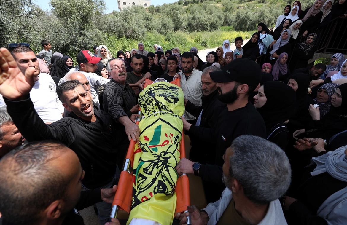 جانب من تشييع جثمان الشهيد لطفي لبدي في بلدة اليامون قرب جنين (تصوير: أيمن نوباني/ وفا)