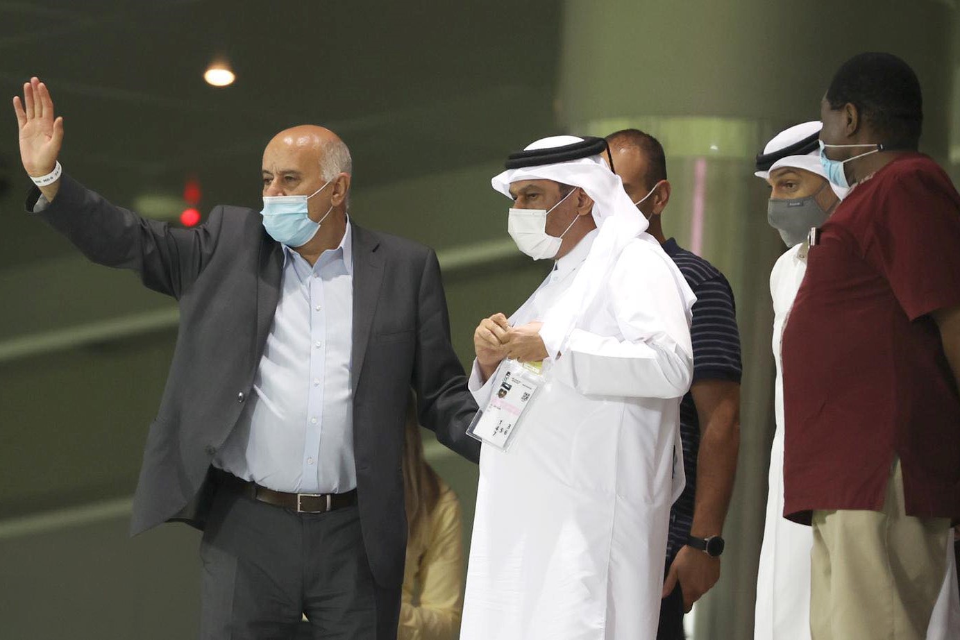 الفريق جبريل الرجوب خلال متابعته لمباراة منتخبنا أمام جزر القمر