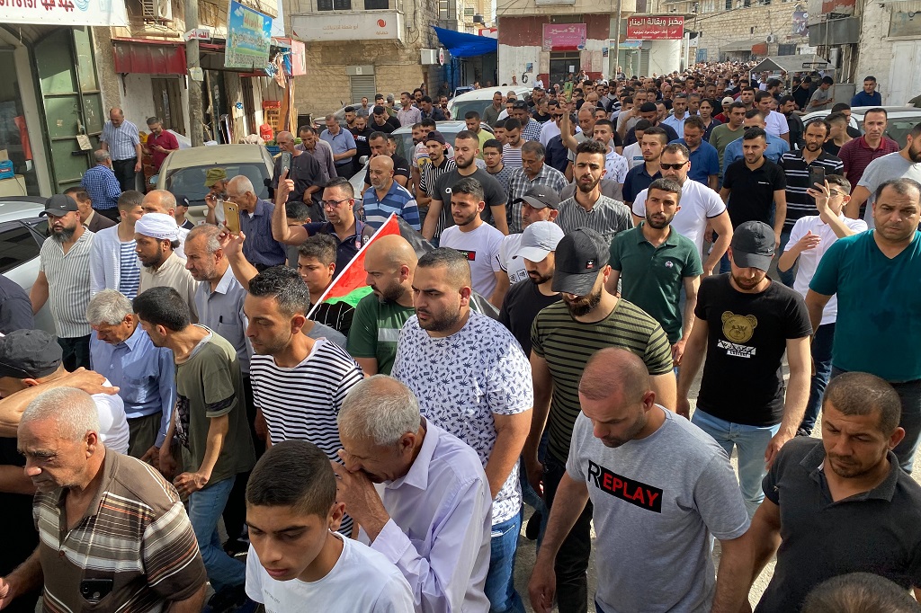 جانب من المشاركين في تشييع الشهيد سميح عمارنة في بلدة يعبد جنوب غرب جنين (تصوير: ثائر أبو بكر/وفا)