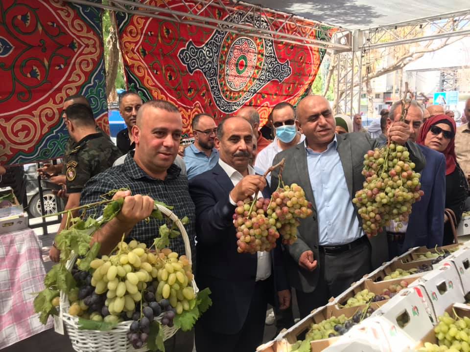  انطلاق مهرجان تسويق العنب في جنين ( عدسة : ثائر ابوبكر/ وفا )