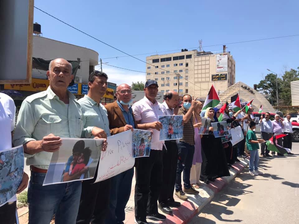 سلسلة بشرية في جنين تنديدا بالعدوان الإسرائيلي على شعبنا (عدسة : ثائر ابوبكر/ وفا)