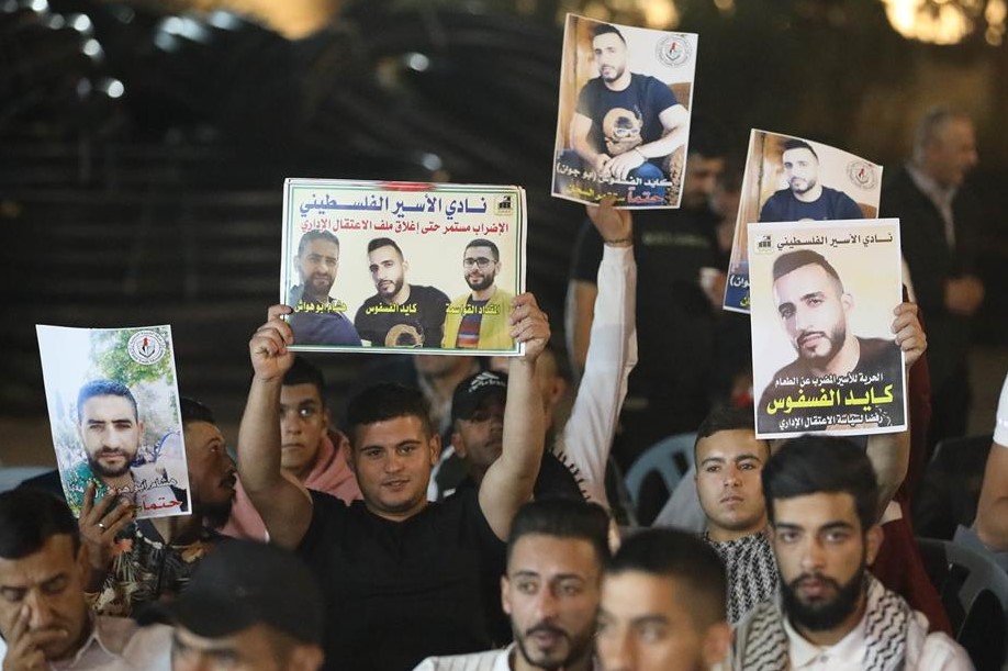 جانب من الوقفة.(عدسة: مشهور وحواح/وفا)