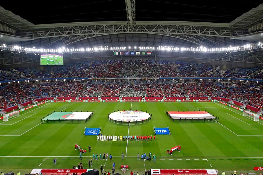 القمة الكروية بين المنتخبين المصري والجزائري في كأس العرب 