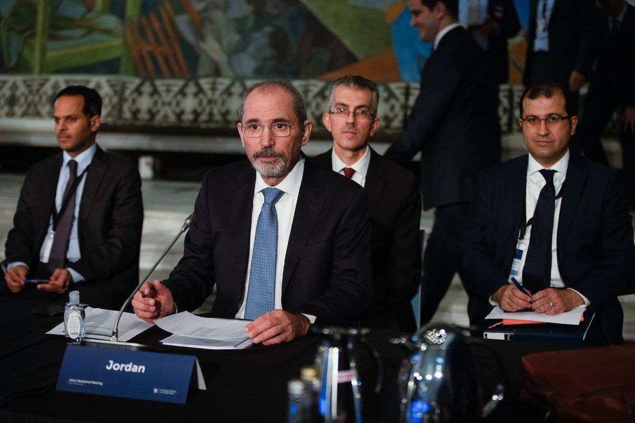 وزير الخارجية الأردني أيمن الصفدي خلال مشاركته في الاجتماع 