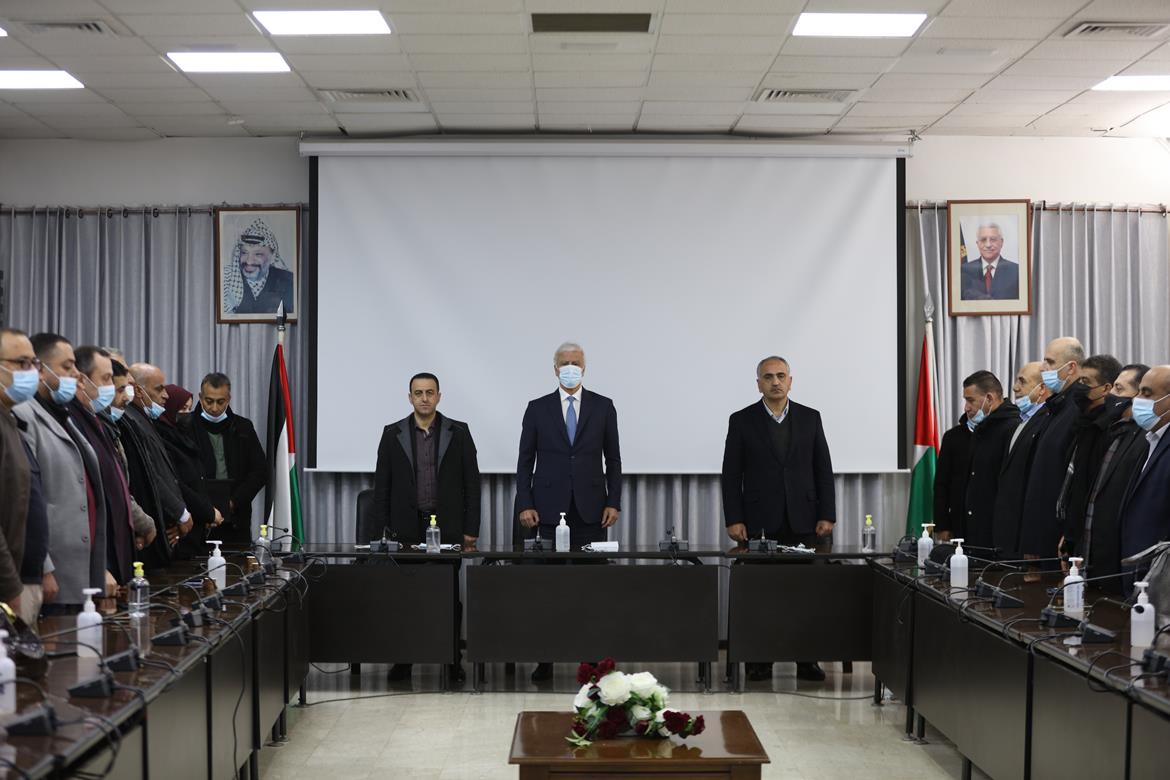 احتفالية خاصة بمساواة الإداريين من أصل إداري بزملائهم الإداريين من أصل معلم