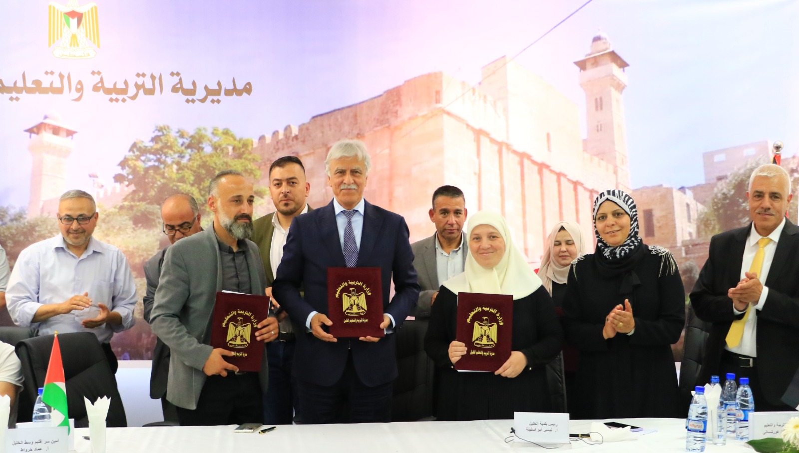 جانب من توقيع الاتفاقيتين 