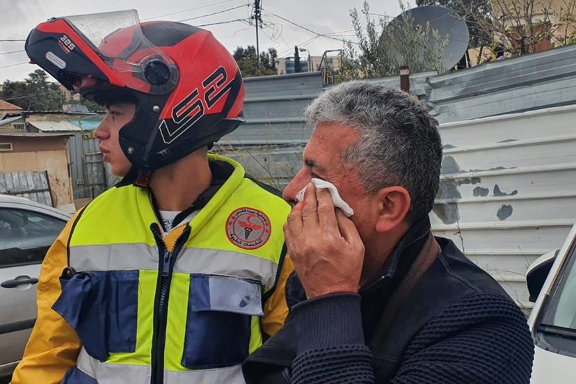  إصابة الصحفي محمود عليان خلال قمع قوات الاحتلال وقفة إسنادية في الشيخ جراح (عدسة: وفا)