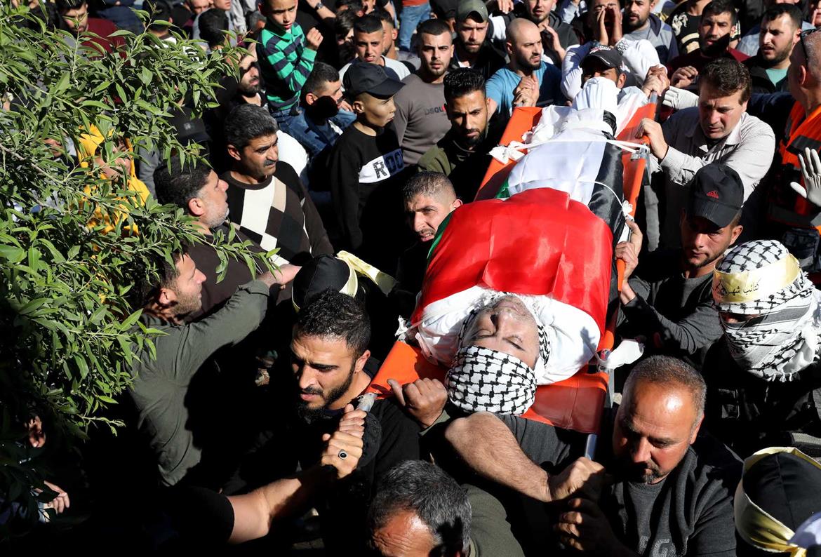 تشييع جثمان الشهيد فواز حمايل في بلدة بيتا جنوب نابلس (تصوير: أيمن النوباني/وفا)