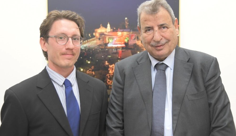 خوري يستقبل مدير مكتب الشراكة لمنظمة كنائس من أجل السلام في الشرق الأوسط كيفن فولرت