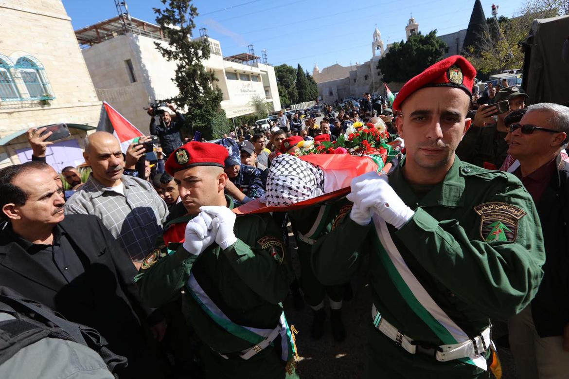 جانب من تشييع جثمان الشهيد الفتى أمجد أبو سلطان (بعدسة: أحمد مزهر/وفا)