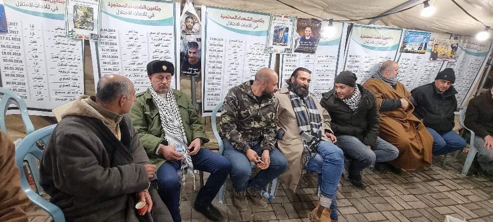 جانب من المشاركين في خيمة الاعتصام (تصوير: ثائر أبو بكر/وفا)