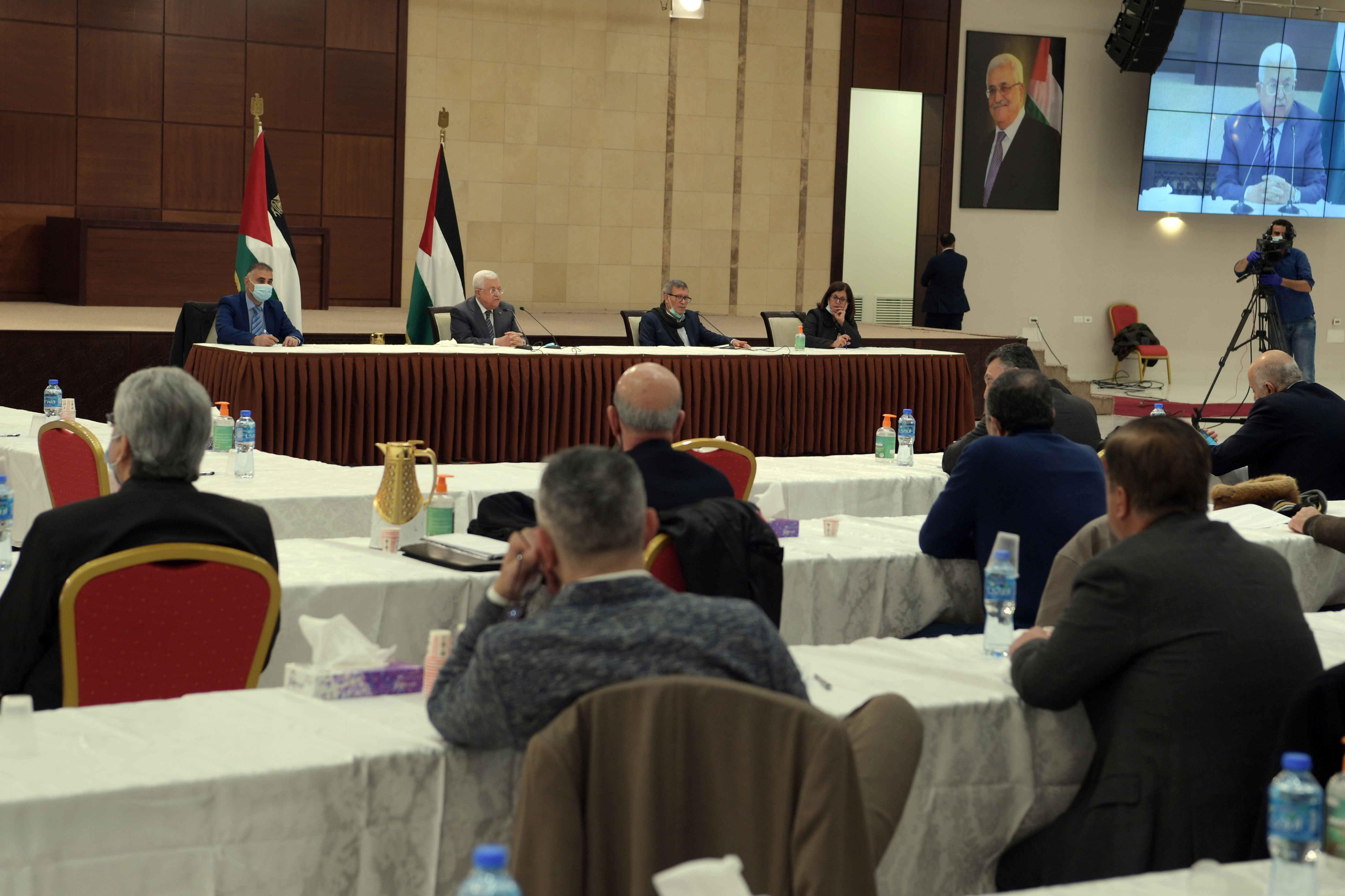 الرئيس أثناء جلسة المجلس الثوري لحركة فتح (عدسة: ثائر غنايم)