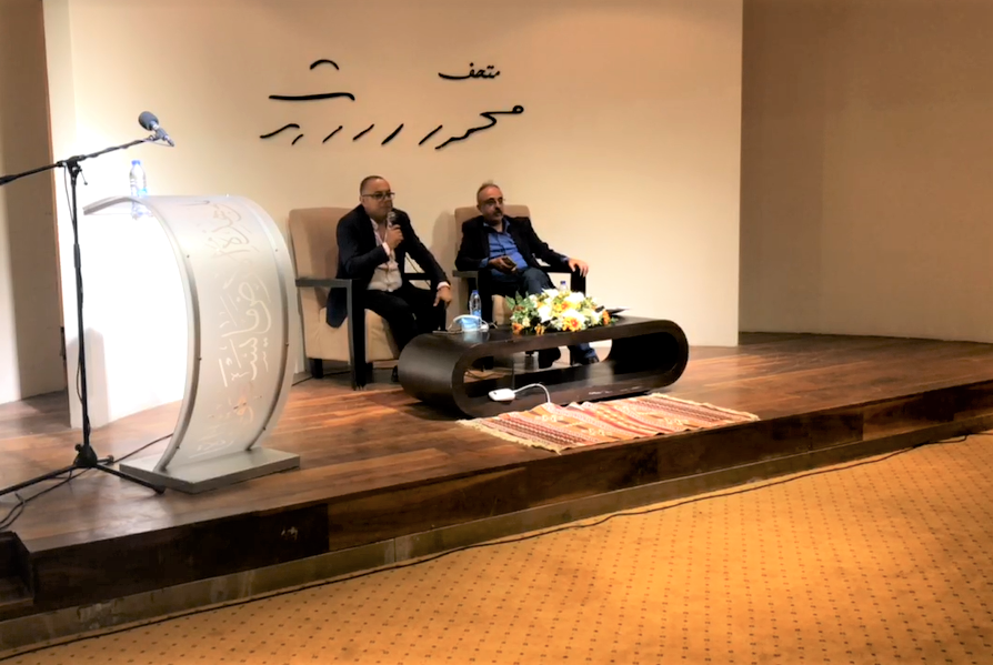 وزير الثقافة عاطف أبو سيف يتحدث خلال حفل التوقيع