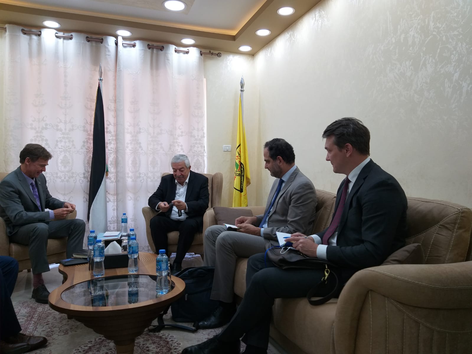 العالول خلال لقائه مع ممثل الاتحاد الأوروبي