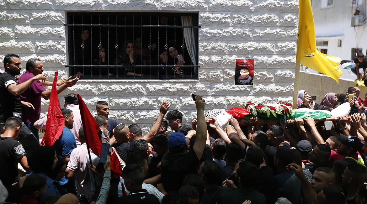 جانب من تشييع جثمان الشهيد الطفل عودة صدقة في قرية المدية غرب رام الله (تصوير: حمزة شلش/وفا)