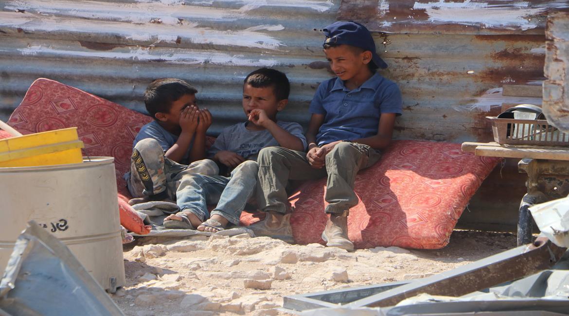 الاحتلال يهدم منشآت قرب طريق المعرجات (تصوير - سليمان أبو سرور/وفا)