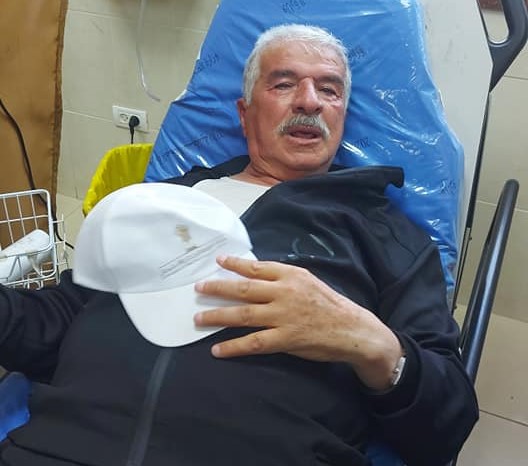 محافظ طوباس والأغوار الشمالية يونس العاصي يتلقى العلاج في المستشفى بعد الاعتداء