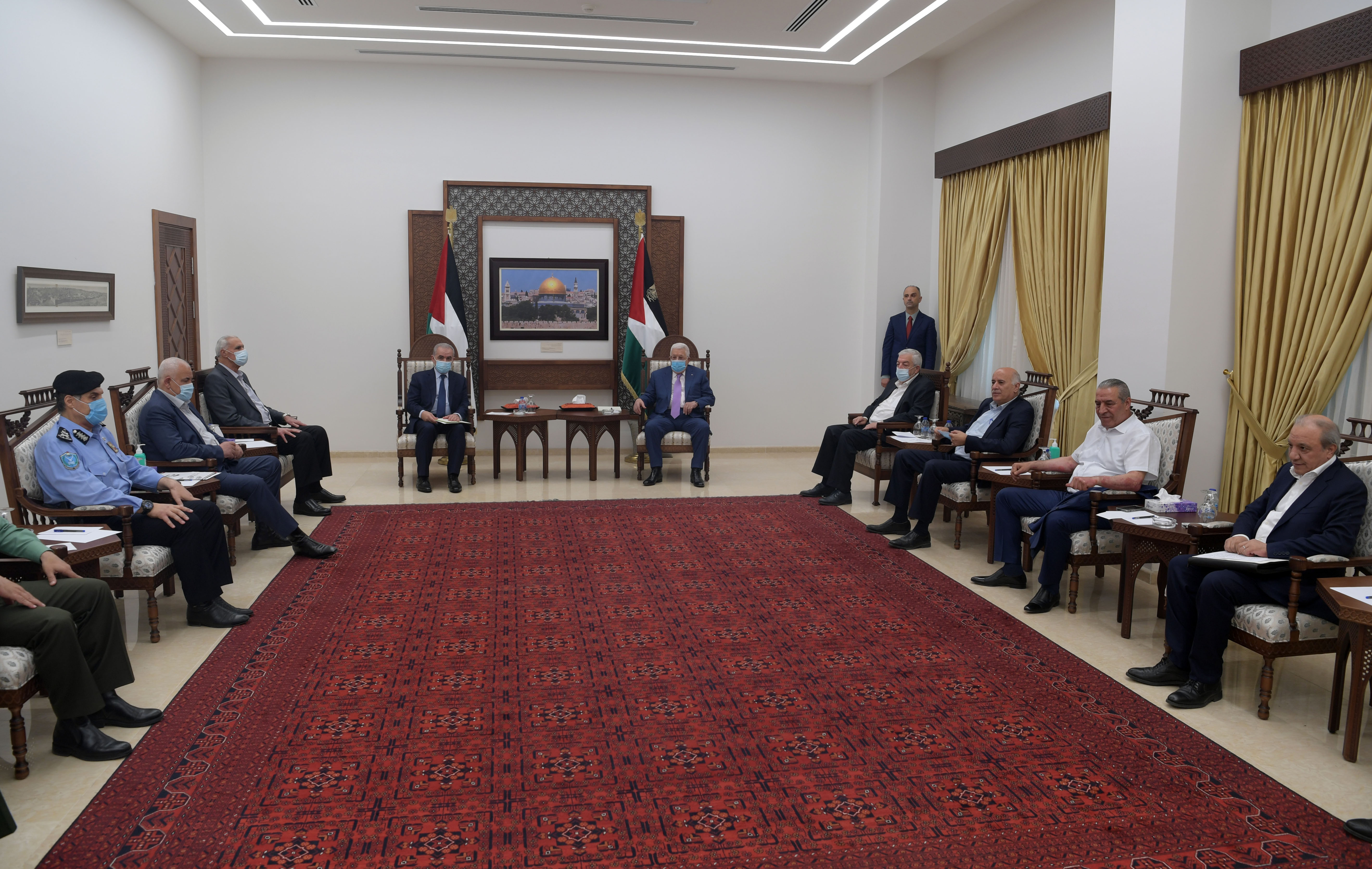  الرئيس أثناء الاجتماع. تصوير: ثائر غنايم