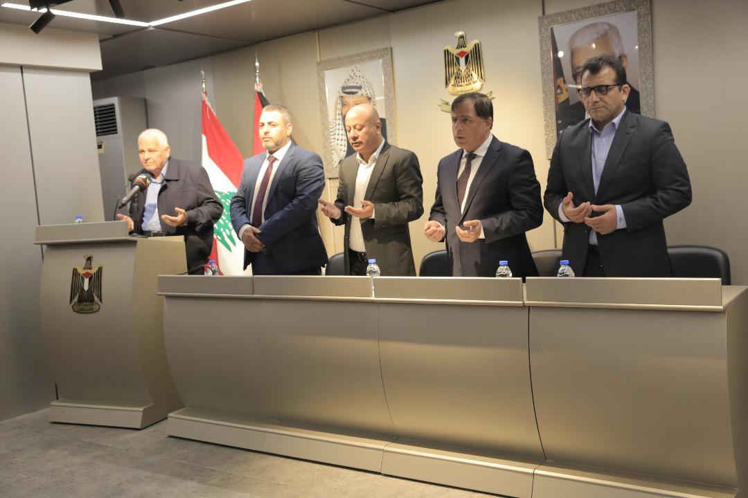 ابو هولي خلال الاجتماع 