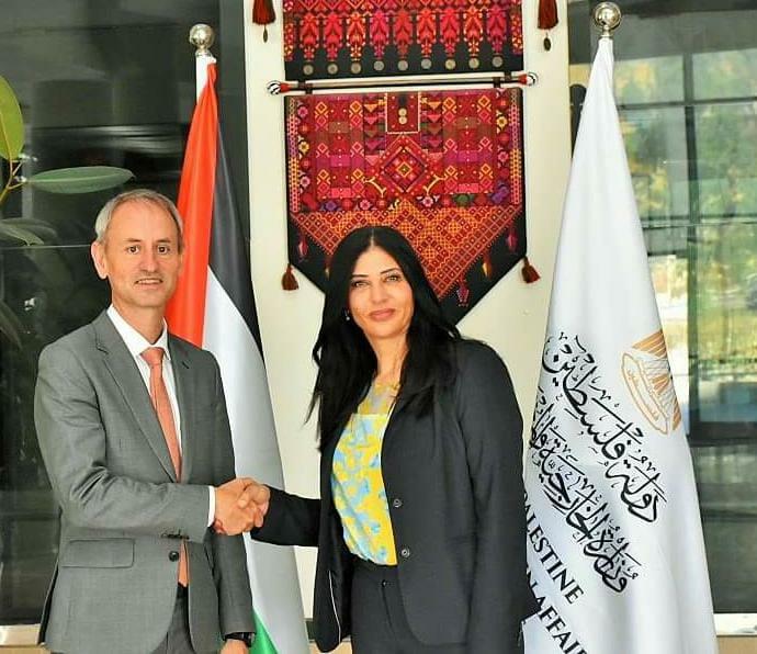 الوكيل امل جادو والسفير جيروين كورمان