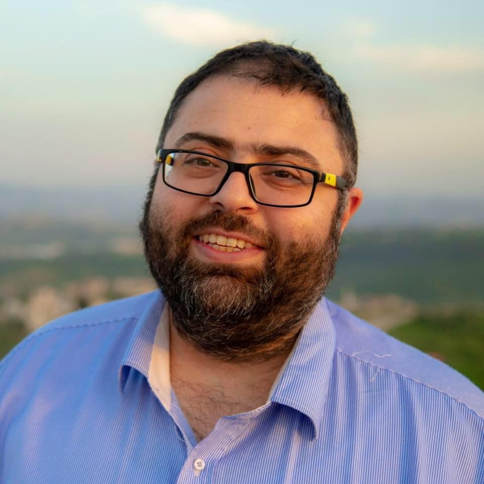 الصحافي نضال اغبارية