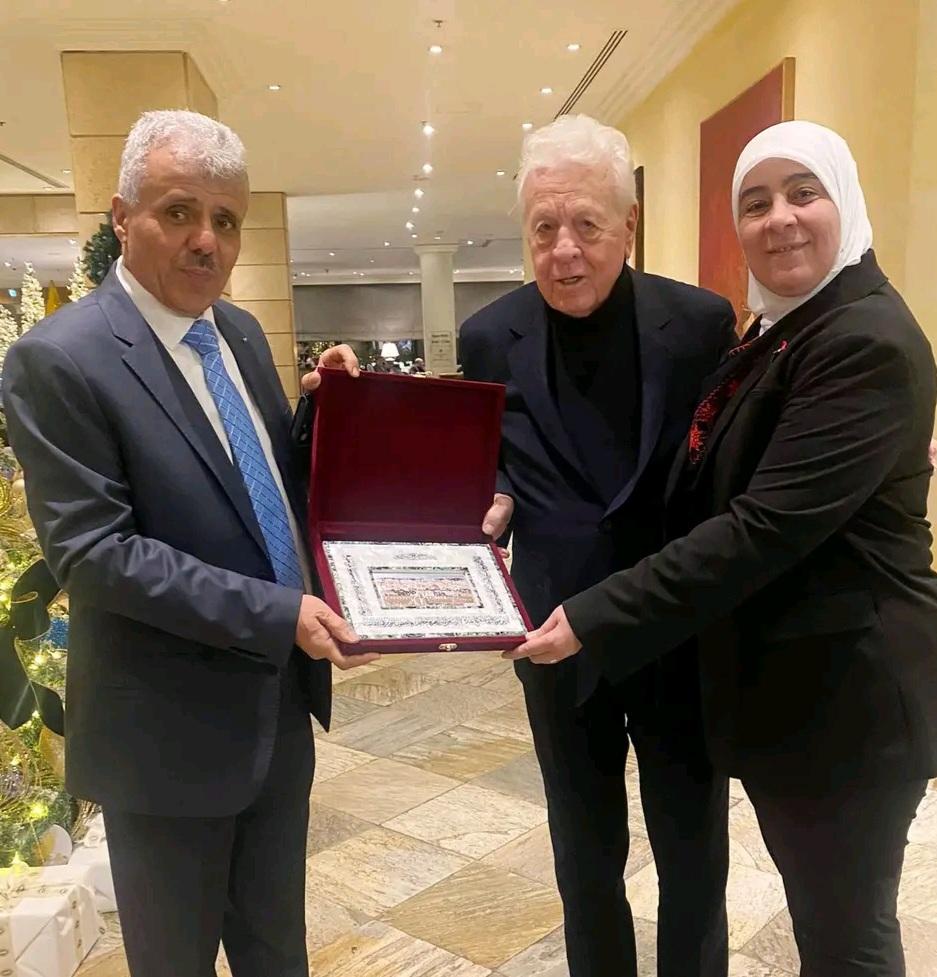 جانب من تكريم رجل الاعمال الحرازين